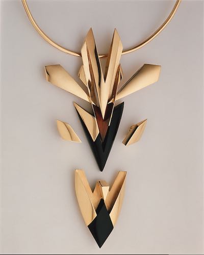Scarabaeus Collier con pendente , spilla e orecchini in oro, onice e quarzo madera del 1991